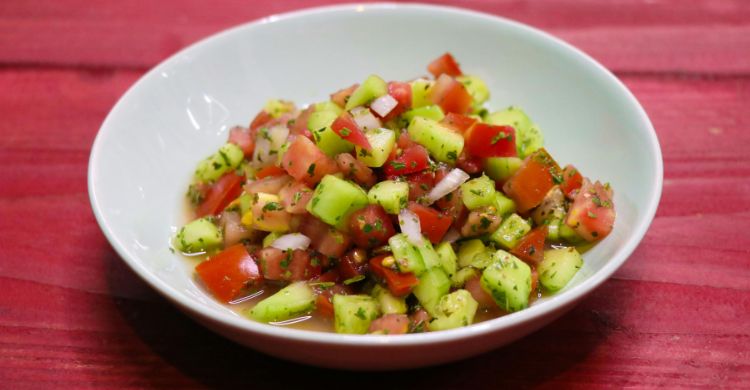 এই শীতে প্রতিদিন টমেটো সালাদ খাবেন যে কারণে