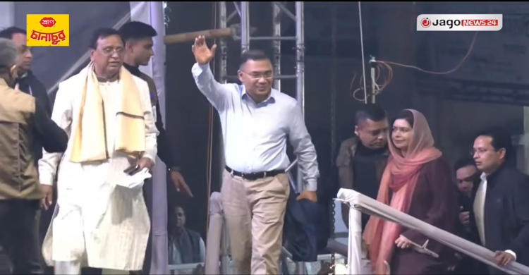 জুবাইদা রহমানকে নিয়ে নির্বাচনী সমাবেশে উপস্থিত হলেন তারেক রহমান