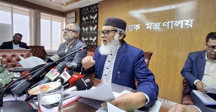 গণভোট নিয়ে খতিবের বক্তব্য দুঃখজনক: ধর্ম উপদেষ্টা