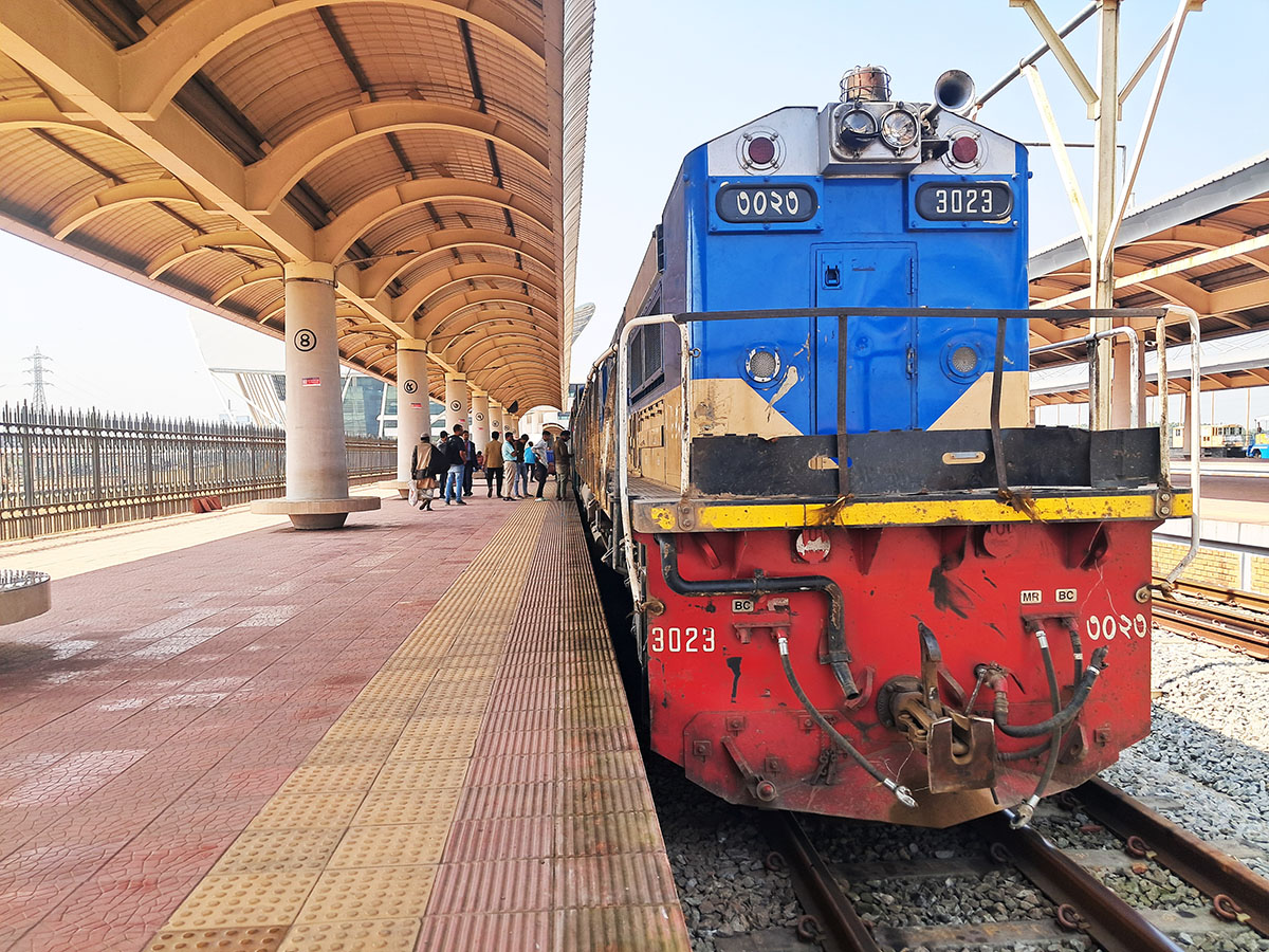 বসন্ত, ভালবাসা ও কক্সবাজার এক্সপ্রেস