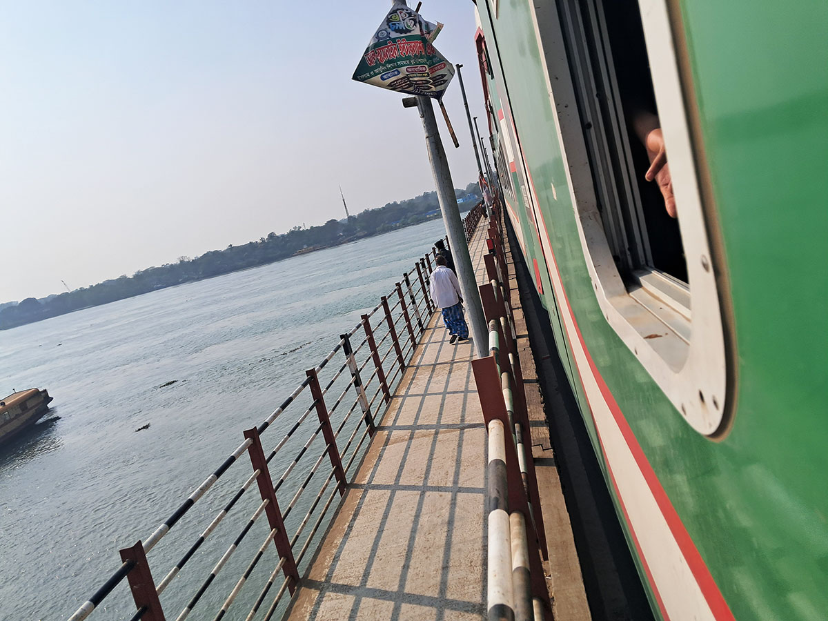 বসন্ত, ভালবাসা ও কক্সবাজার এক্সপ্রেস