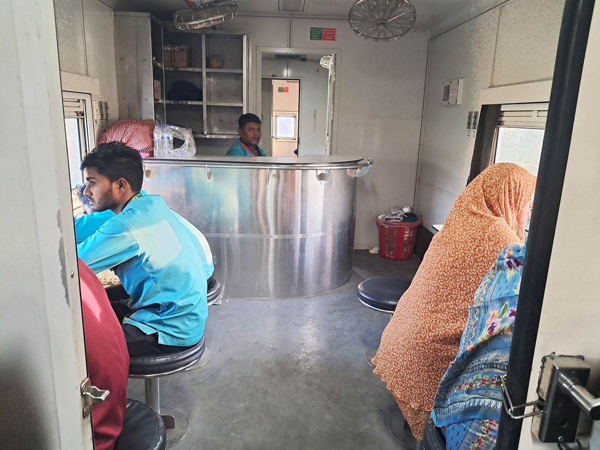 বসন্ত, ভালবাসা ও কক্সবাজার এক্সপ্রেস