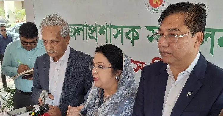 পর্যটকদের নিরাপত্তা নিশ্চিতের নির্দেশ ডিসিদের