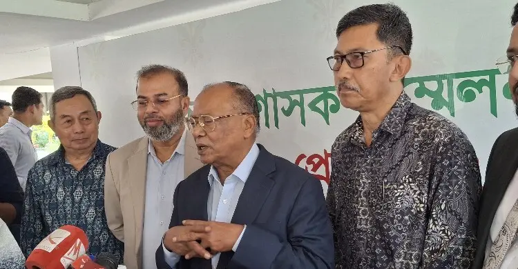 গাছ লাগানো কর্মসূচি বাস্তবায়নে ডিসিদের সহযোগিতা চাইলেন পরিবেশমন্ত্রী 