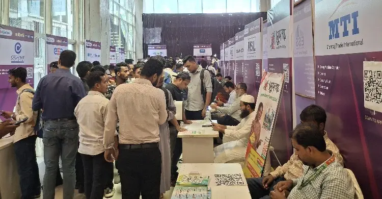 বিডিজবস চাকরি মেলায় উপচে পড়া ভিড়