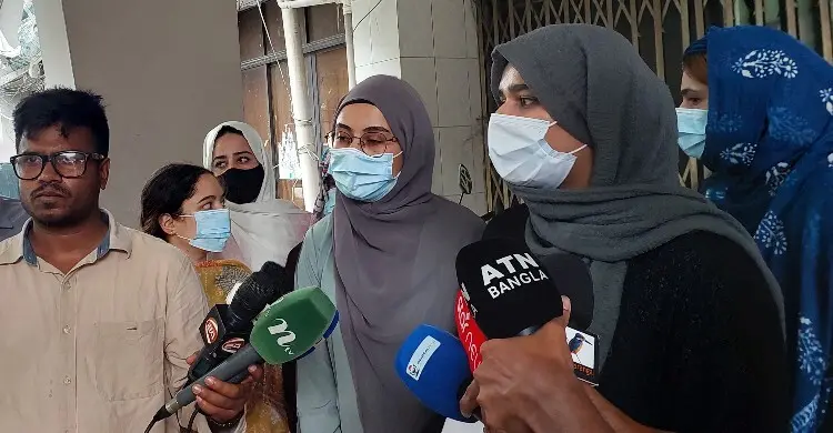 বিপাকে বিদেশি ইন্টার্ন চিকিৎসকরা, ২ অধিদপ্তর ঘুরেও পাননি সমাধান