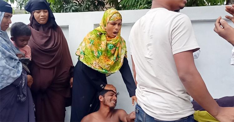 চারপাশে কেবল মাকে খুঁজে ফিরছে ছয় মাসের রাইয়ান