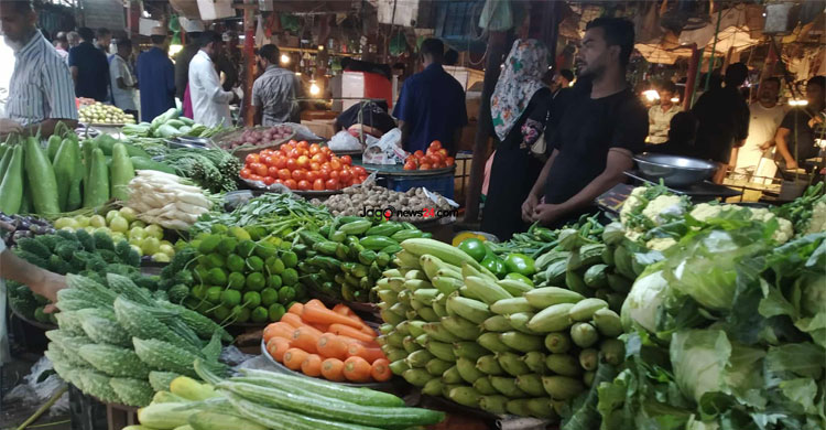 বৃষ্টির অজুহাতে বেড়েছে কাঁচামরিচ-সবজির দাম