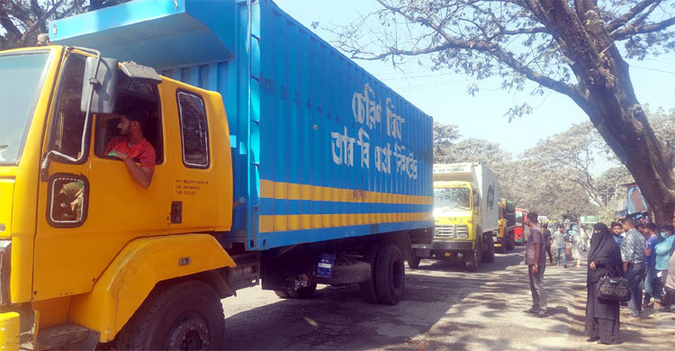 ইবি থানা স্থানান্তর সিদ্ধান্তের প্রতিবাদে সড়ক অবরোধ