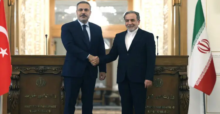 মার্কিন হামলার সম্ভাবনাএবার সরাসরি ইরানের পক্ষ নিলো তুরস্ক