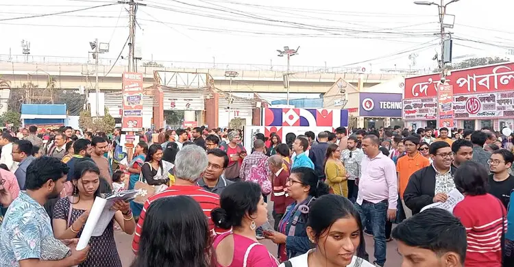কলকাতায় জমজমাট বইমেলায় নেই বাংলাদেশ, হতাশ বইপ্রেমীরা