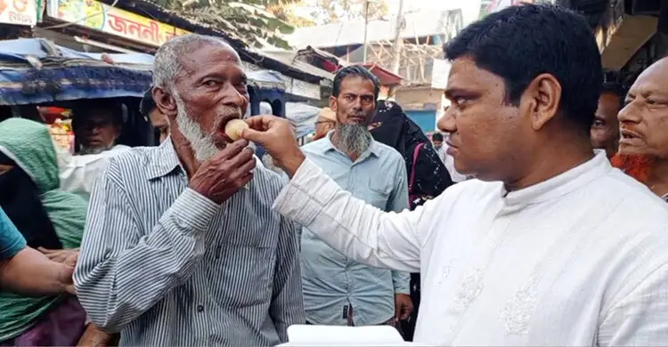 এহছানুল হক মিলন মন্ত্রী হওয়ায় চাঁদপুরে উচ্ছ্বাস-মিষ্টি বিতরণ