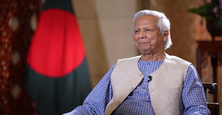 লাল পাসপোর্ট হস্তান্তর করেছেন ড. ইউনূস