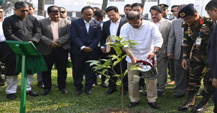 প্রথমবারের মতো তেজগাঁও কার্যালয়ে অফিস করছেন প্রধানমন্ত্রী তারেক রহমান