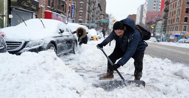 যুক্তরাষ্ট্রে রেকর্ড পরিমাণ তুষারপাত, পাঁচ হাজারের বেশি ফ্লাইট বাতিল
