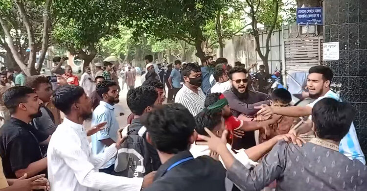 সমাবেশস্থলে দাঁড়ানোকে কেন্দ্র করে মারামারি ও হাতাহাতি
