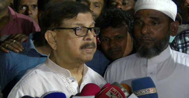 ঢাকা-১৮ আসনের নির্বাচন থেকে সরে দাঁড়ালেন মাহমুদুর রহমান মান্না