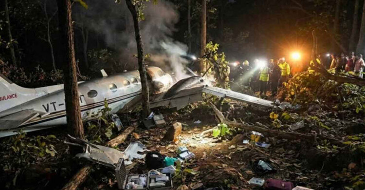 ভারতে ৭ আরোহী নিয়ে এয়ার অ্যাম্বুলেন্স বিধ্বস্ত