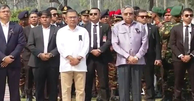 পিলখানা হত্যাকাণ্ডে শহীদদের প্রতি রাষ্ট্রপতি-প্রধানমন্ত্রীর শ্রদ্ধা