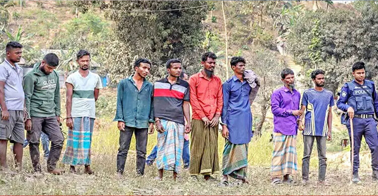 দুর্গম জঙ্গল সলিমপুরে যৌথ বাহিনীর সাঁড়াশি অভিযান