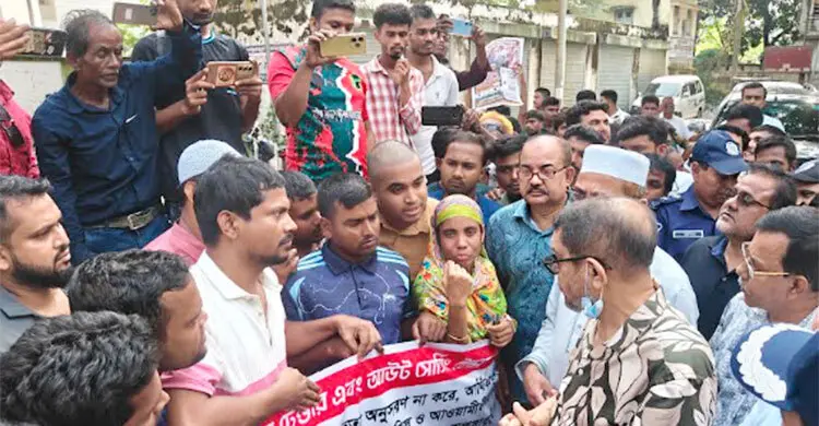 গাইবান্ধা হাসপাতালে অনিয়মের অভিযোগে স্বাস্থ্যমন্ত্রীর সামনে বিক্ষোভ