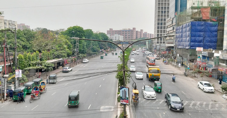 স্বাভাবিক হয়নি ঢাকার যান চলাচল, এখনো যাত্রী স্বল্পতা গণপরিবহনে