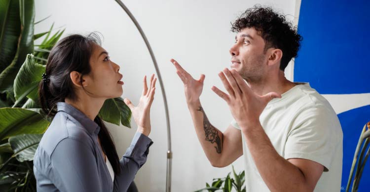 স্বামী-স্ত্রীকে এই কথাগুলো বলা উচিত নয়