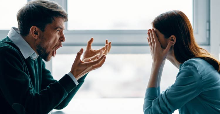 স্বামী-স্ত্রীকে এই কথাগুলো বলা উচিত নয়