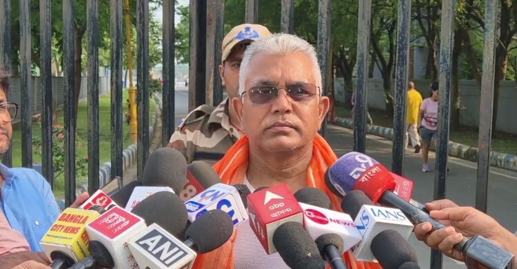 বাংলাদেশ-পাকিস্তানে যান ও নামাজ পড়ুন, এখানে এসব চলবে না