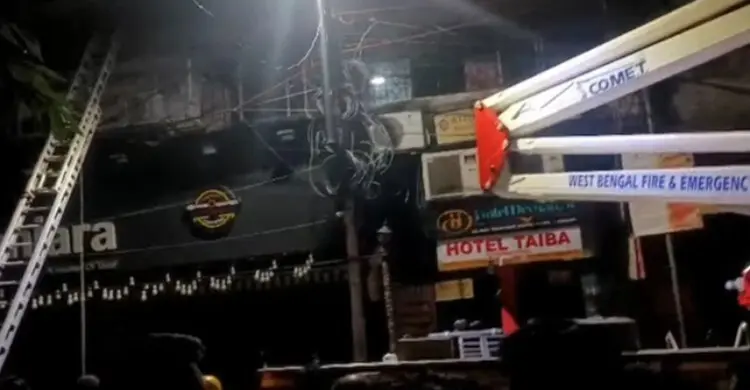 কলকাতায় হোটেলে ভয়াবহ আগুন, শিশুসহ ৯ জনের মৃত্যু