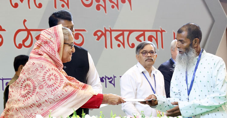 বিলাসিতা ছেড়ে শ্রমিকদের কল্যাণে বিশেষ নজর দিন