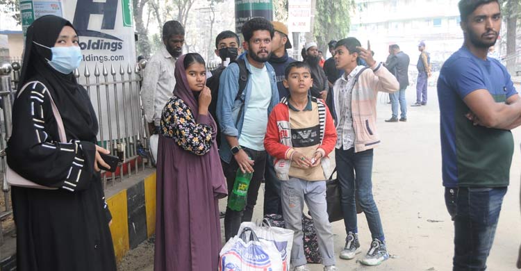 ট্রেন বন্ধে চট্টগ্রামে নিম্ন আয়ের মানুষদের ভরসা বিআরটিসি