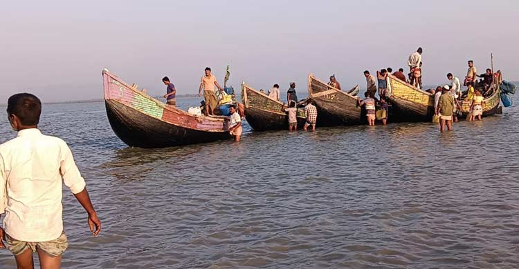 নাফনদীতে মাছ ধরার সুযোগ পেয়ে উচ্ছ্বসিত জেলেরা
