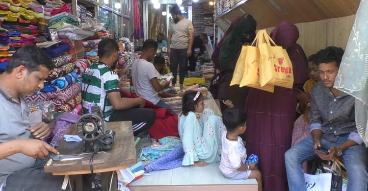 শেষ সময়ে জমজমাট ভোলার ঈদবাজার