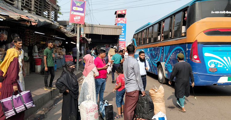 কাঙ্ক্ষিত যাত্রী না পেলেও ভিড় বেড়েছে গাবতলীতে