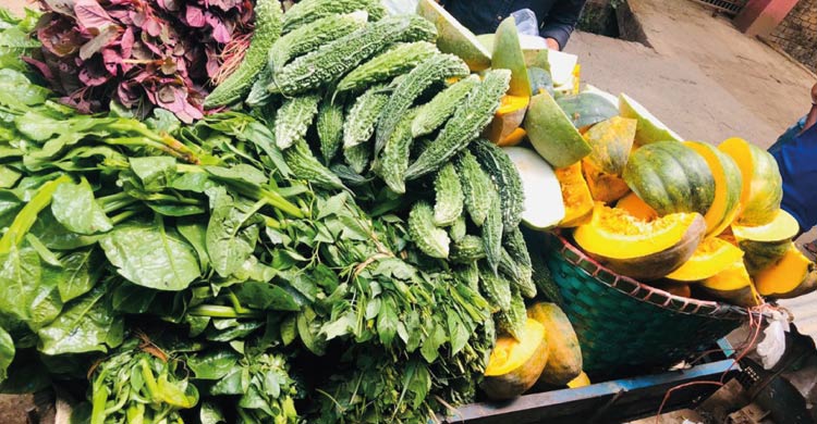 ফাঁকা ঢাকায় বাড়ছে সবজির দাম!