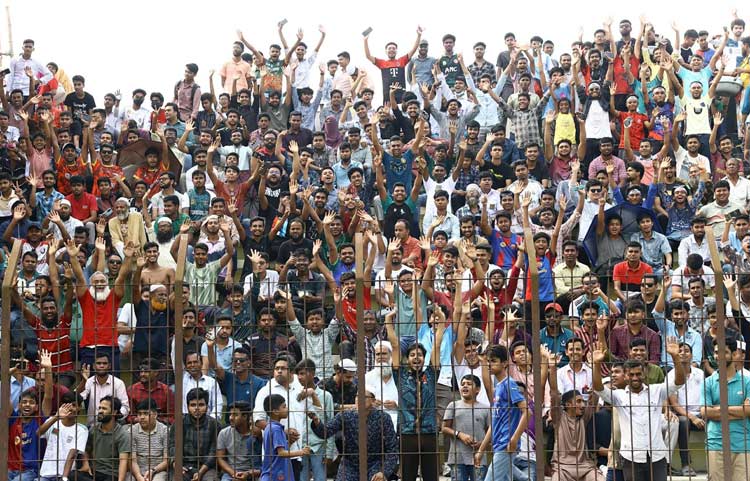 নাটকীয়তাপূর্ণ ফাইনাল স্থগিত, ১৫ মিনিটের খেলা হবে আরেকদিন