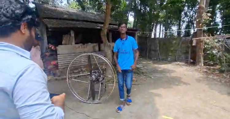 আকাশে ওড়ার স্বপ্ন থেকে প্যারাগ্লাইডার বানিয়ে ফেললেন মারুফ