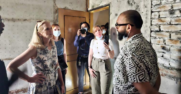 ‘আয়না ঘর’ এ বন্দী জীবন তুলে ধরলেন মীর আহমাদ বিন কাশেম