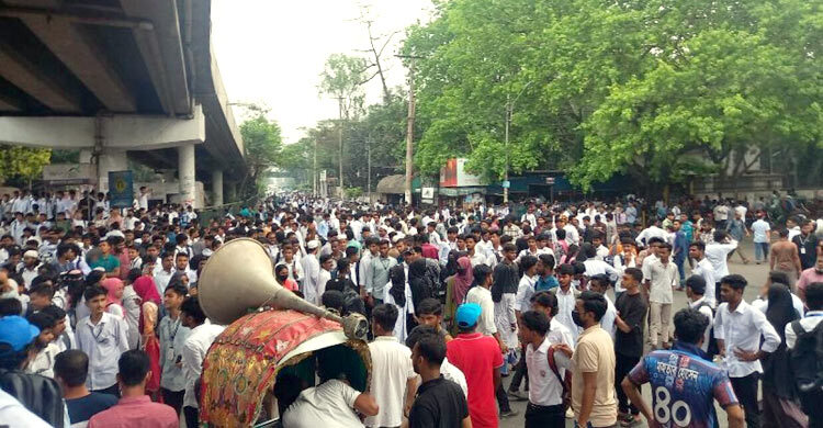 ‘আন্দোলনের শহর’ ঢাকায় জনদুর্ভোগের যেন শেষ নেই