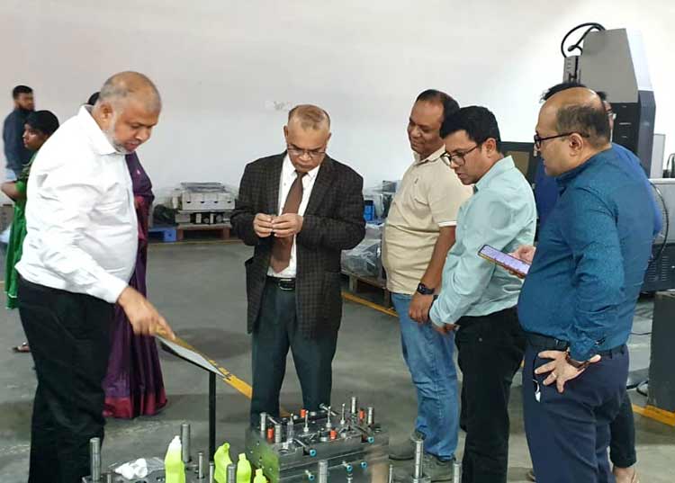 রিমার্কের পণ্য উৎপাদন দেখে সন্তোষ প্রকাশ ভোক্তা অধিকারের ডিজির