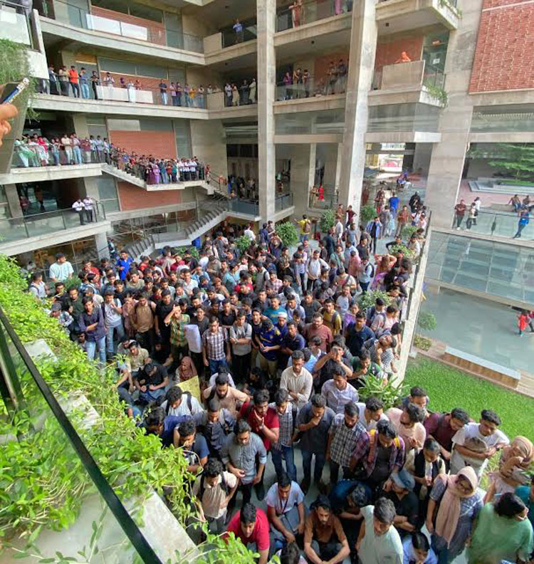 ‘অসন্তুষ্ট’ শিক্ষার্থীদের ভর্তি বাতিল করে ইউআইইউ ছাড়ার নির্দেশ