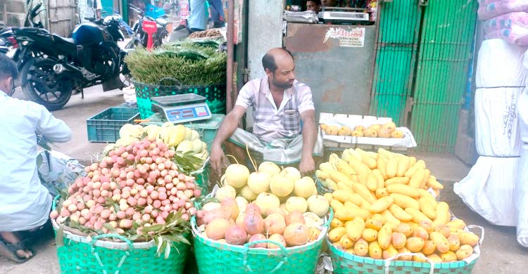 আমে ভরপুর বান্দরবানের বাজার
