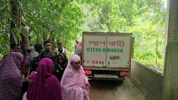 চিরনিদ্রায় শায়িত ছোট্ট রাইসা মনি, কাঁদছে পুরো গ্রাম