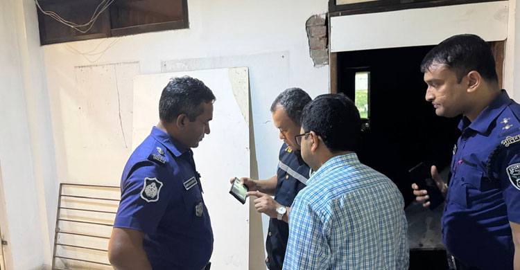 নথি পোড়াতে গিয়ে আগুনে পুড়ে ২ জন নিহত, এআই দিয়ে শনাক্ত আসামি