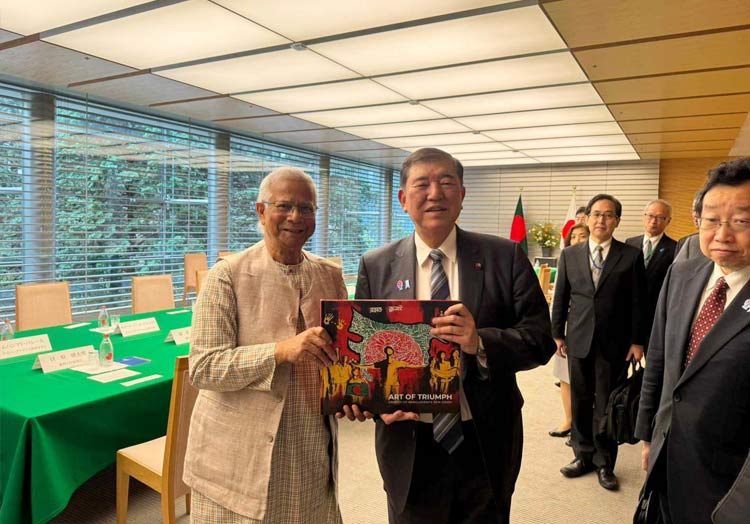 দেওয়ালের লেখাগুলো পায়নি পূর্ণতা