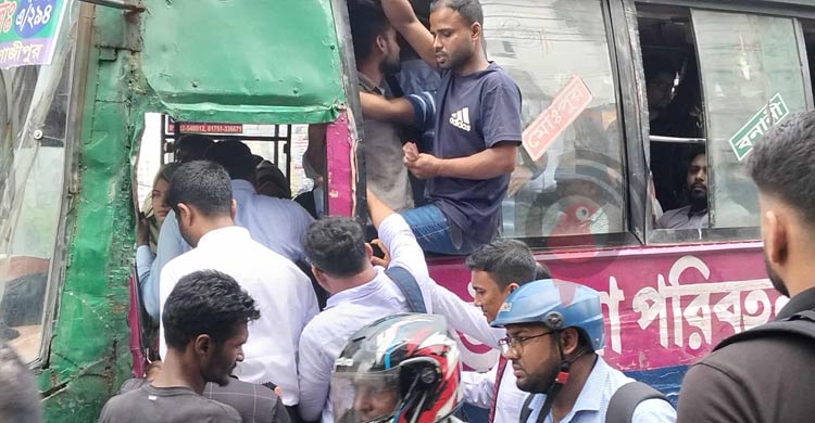 সকাল থেকেই রাজধানীজুড়ে তীব্র যানজট