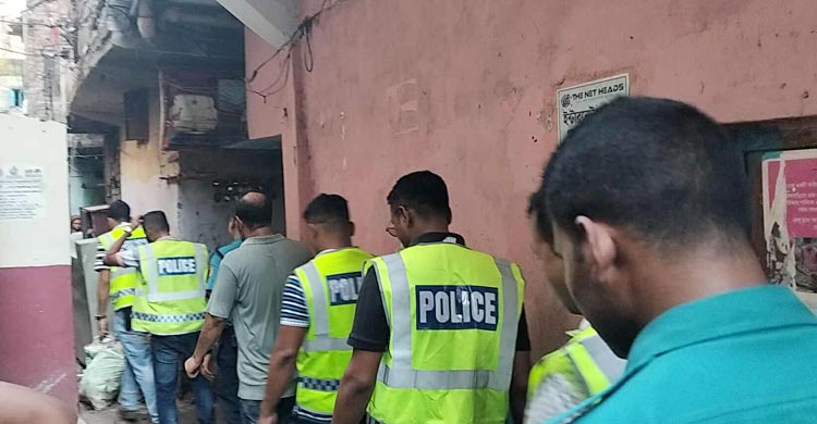 মাদক কারবারি ধরতে জেনেভা ক্যাম্পে অভিযানে পুলিশ