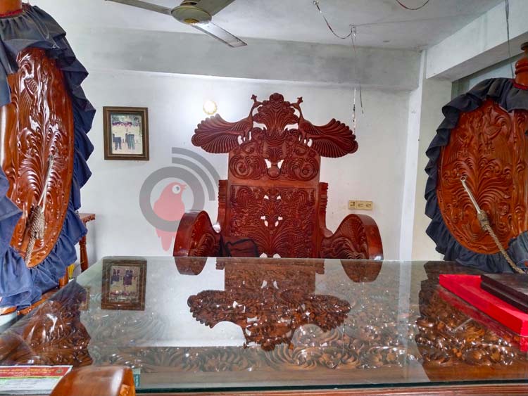 তারেক রহমানের জন্য ৩০ লাখ টাকার চেয়ার বানিয়ে অপেক্ষায় কৃষক