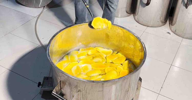 চাঁপাইনবাবগঞ্জে তৈরি হচ্ছে ড্রাই ম্যাংগো